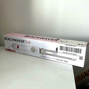 NWT Beachwaver S1.25 Dual Voltage White Rotating Curling Iron
